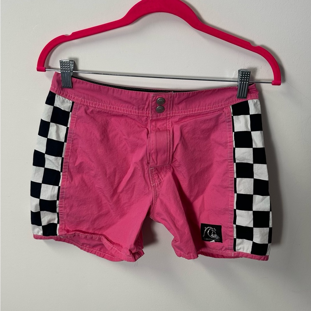 QUIKSILVER women's pink b&w checkered graphic boardshorts, XS.